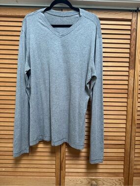 Lululemon Men's Heathered Grey V-Neck Long Sleeve Athletic Top - Size L Workout